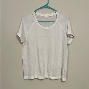 Lululemon workout Tee
